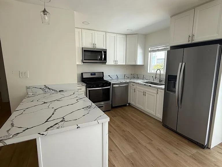 63rd St — Photo 3