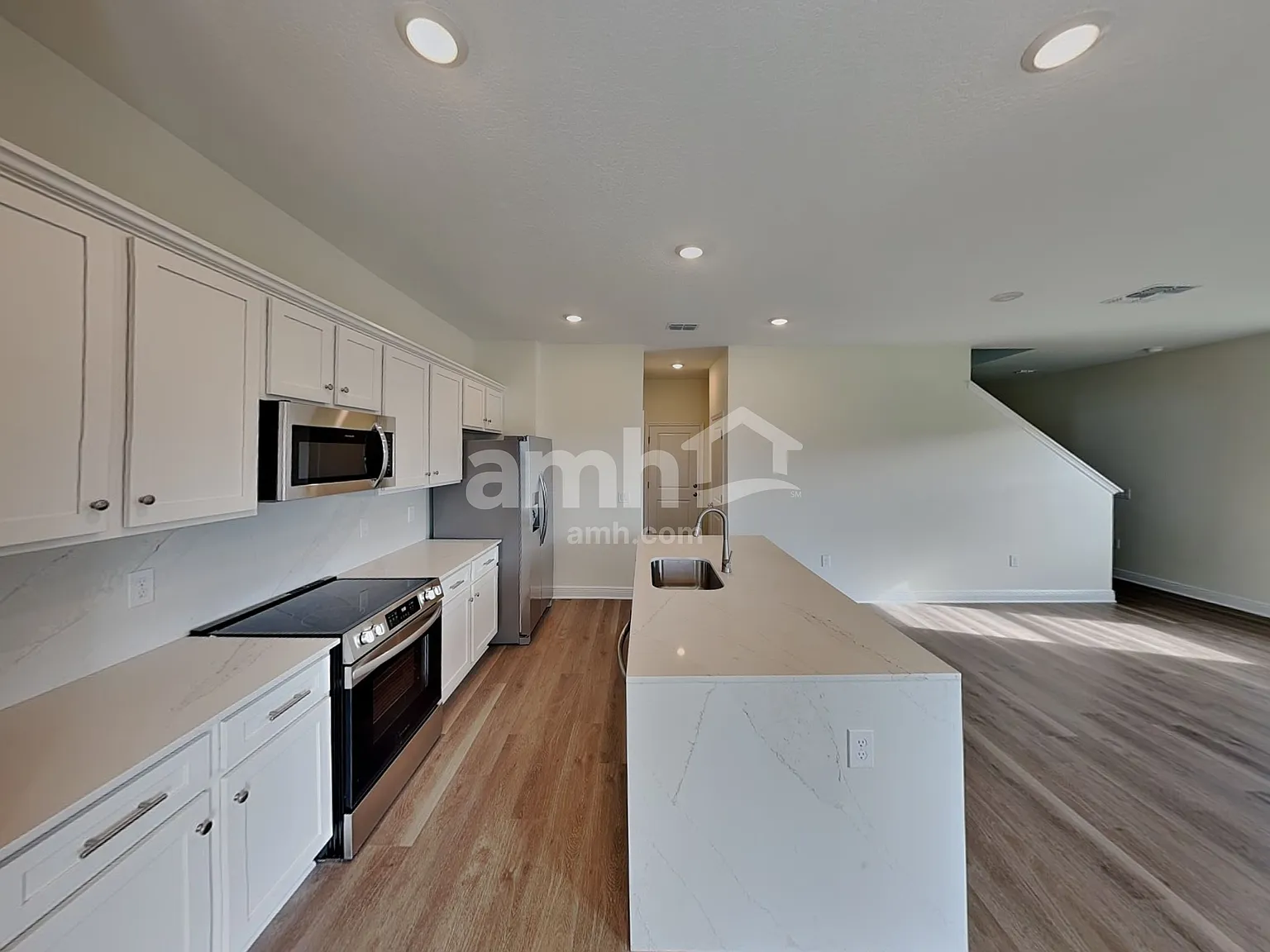 4 bed, 2.5 bath, 1977 sqft, $2,455 — Photo 3