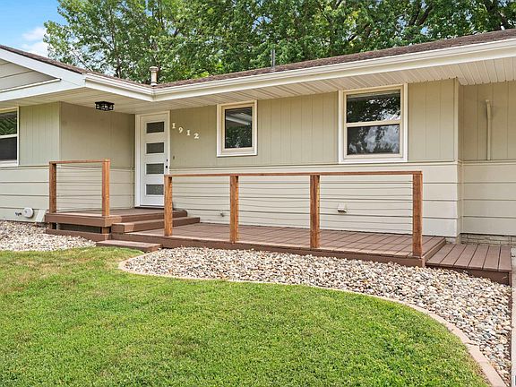 4th image of 1912 E Sylvan Cir