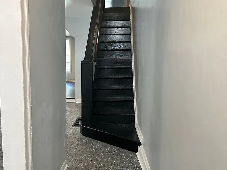 1143 Ashburton St — Photo 3