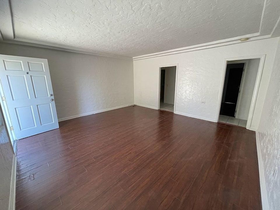 1st image of 810 E Wedgewood Ave #B