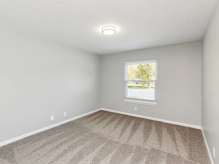 Meadow Glen Apartments — Photo 7