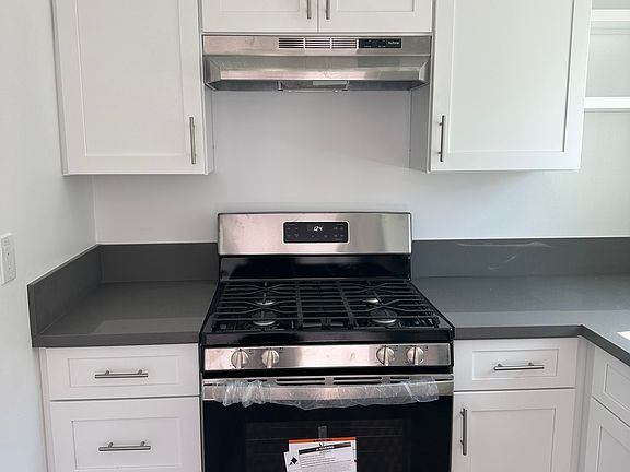 3rd image of 483 E Osgood St #C