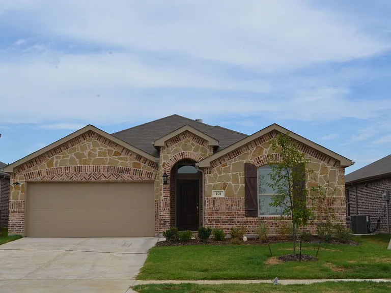 701 Cheyenne Dr — Photo 1