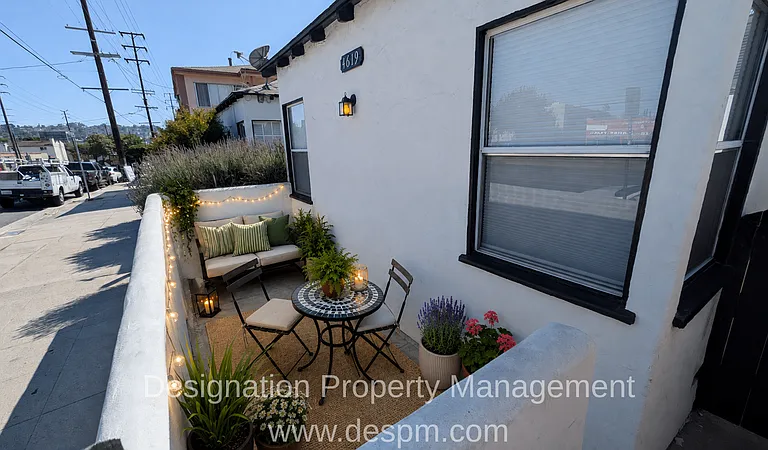 4619 1/2 Eagle Rock Blvd — Photo 18