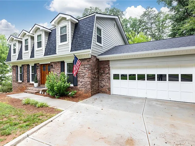 2431 Prince Howard Trl — Photo 2