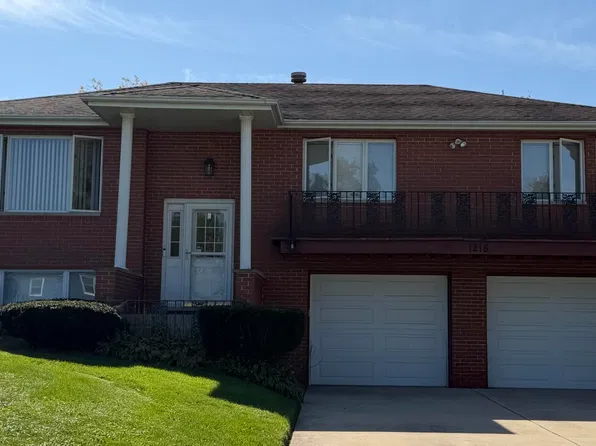 1215 Sunnyslope Dr, Crown Point, IN 46307