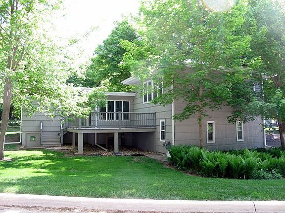 2nd image of 3906 Lake Shore Dr