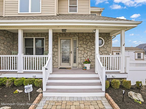 4th image of 815 Ensign Drive