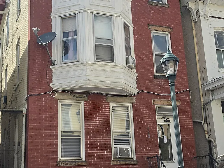 225 Summit Ave #3 — Photo 1