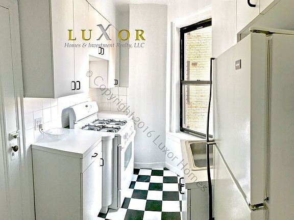 4th image of 201 W 77th St APT 5A
