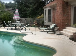 7008 Hadley Ct, Louisville, KY 40241