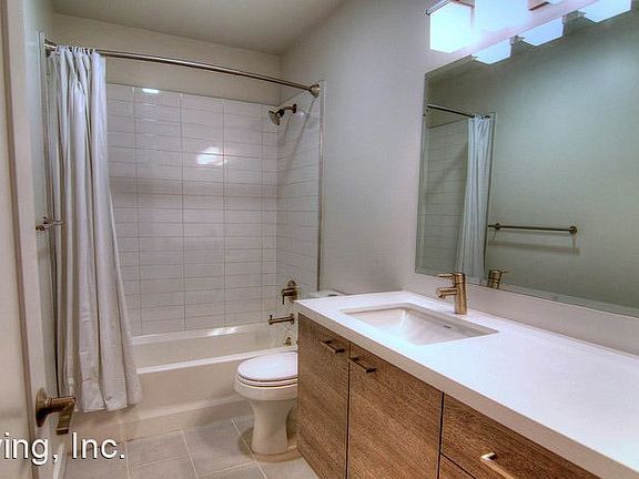3rd image of 1373.5 Minna St