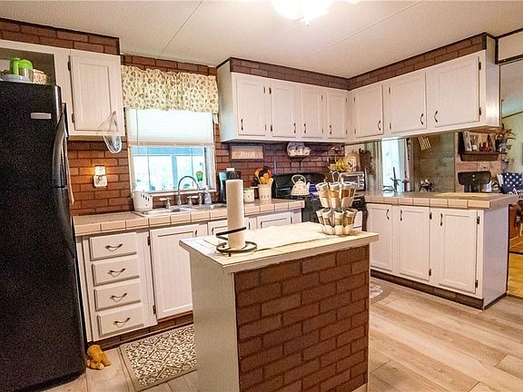 4th image of 115 Golden Pond Ln