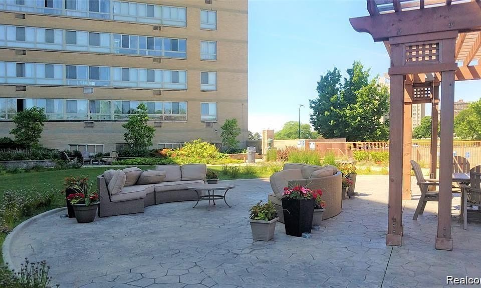 2nd image of 8900 Jefferson St #1116