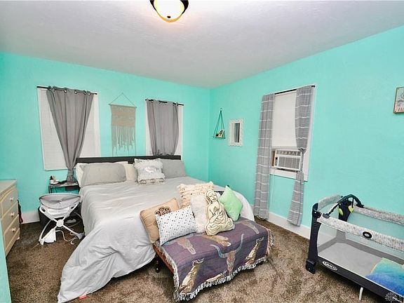 4th image of 601 Sater St