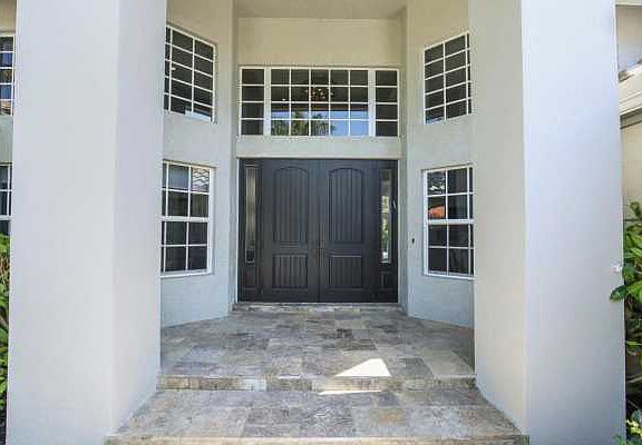 Home For Sale In Woodfield Country Club