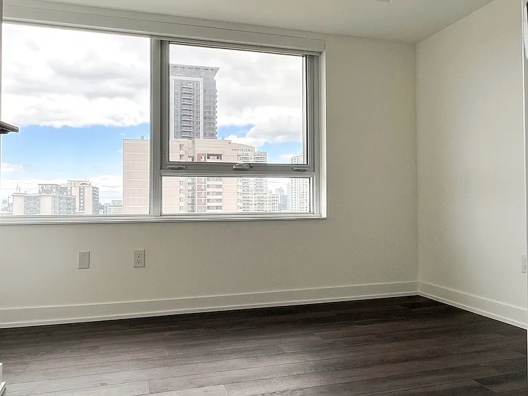 609 Sherbourne St #2110 — Photo 6