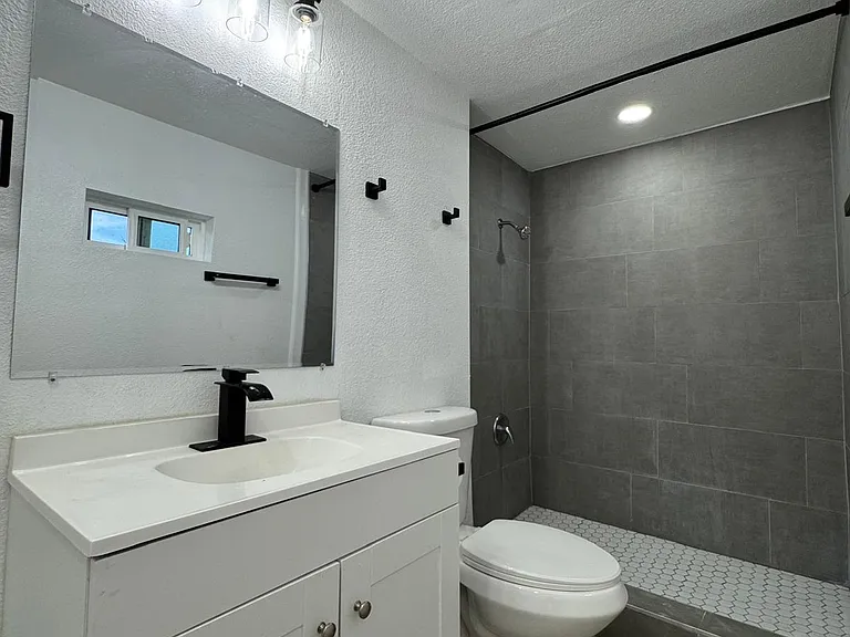 2033 E Washington Ave #C — Photo 9