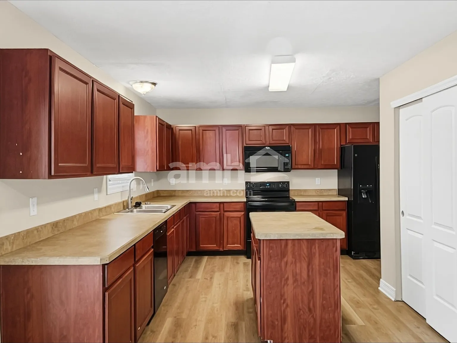 4 bed, 2.5 bath, 2108 sqft, $2,695 — Photo 3