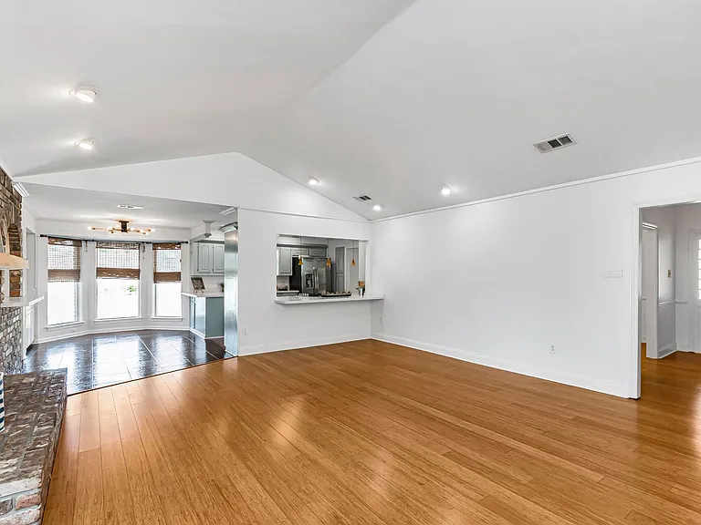 4204 Pine Park Dr — Photo 16