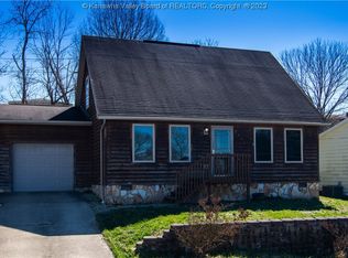 2208 Oakridge Dr, Charleston, WV