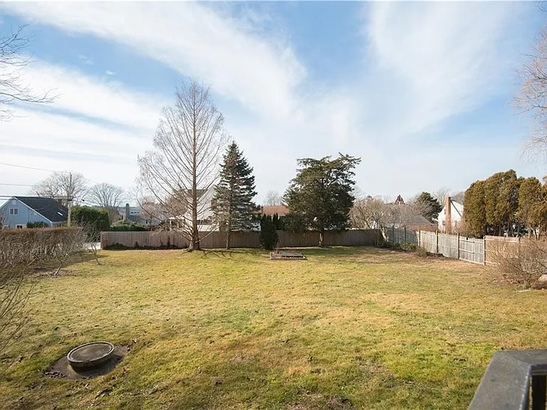 281 Wolcott Ave — Photo 14
