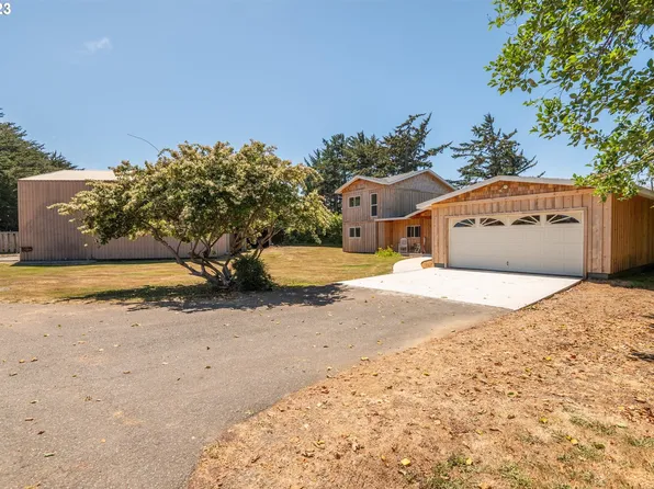 173 Harlem Ave NE, Bandon, OR 97411