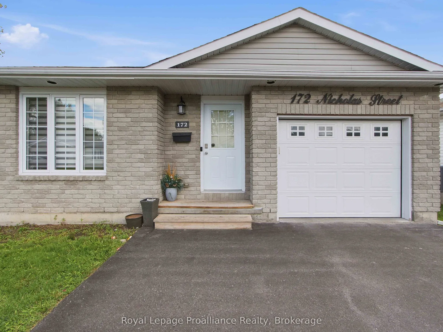 4 bed, $2,650 — Photo 2