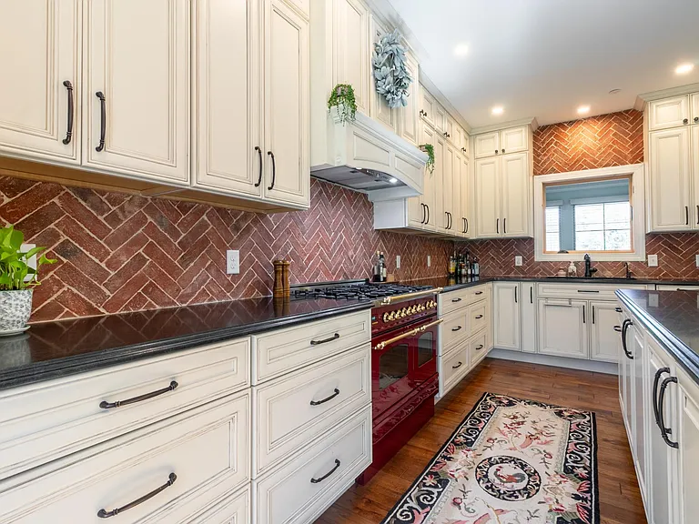 381 Kyle Rd — Photo 6