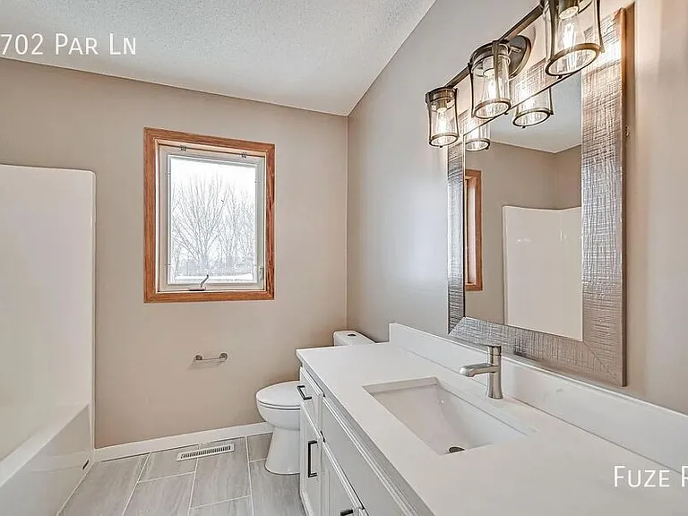 1702 Par Ln — Photo 26