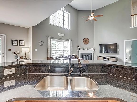 3rd image of 7489 Thebrix Ct