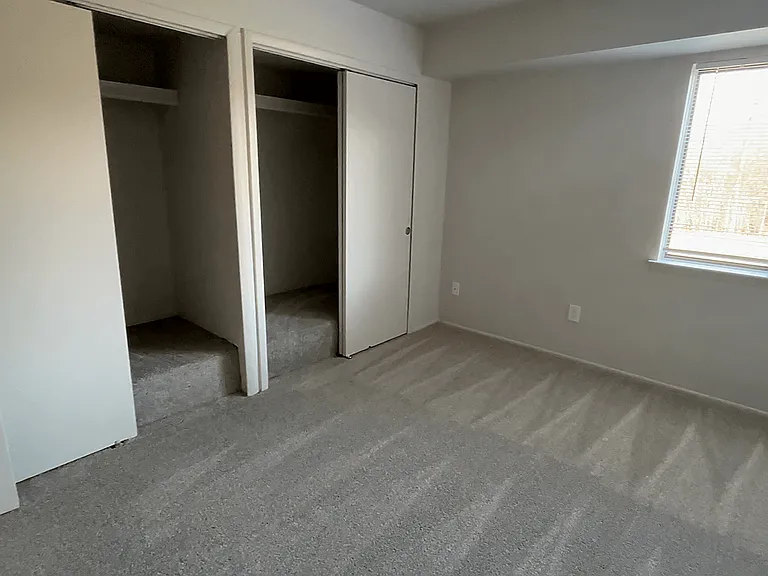 Three Oaks Apartments — Photo 38