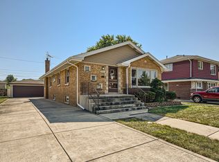 4537 W 101st St, Oak Lawn, IL 60453
