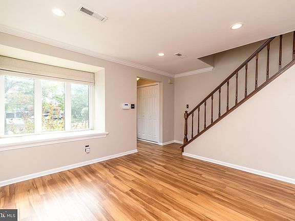 4th image of 361 Milford Ct