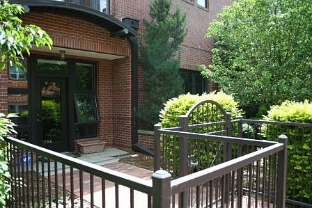 Its own separate entrance!!