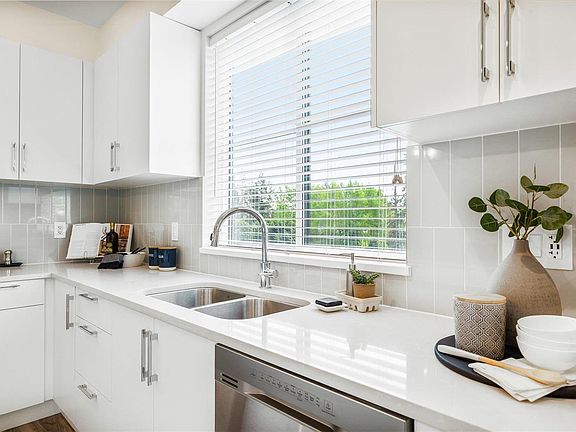 3rd image of 20356 72b Ave #419