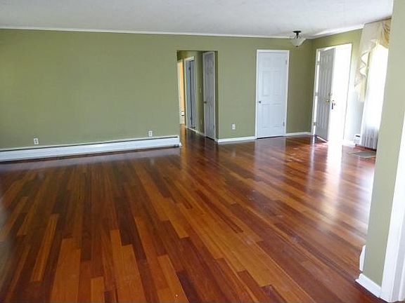 4th image of 113 S Meadowbrook Ln