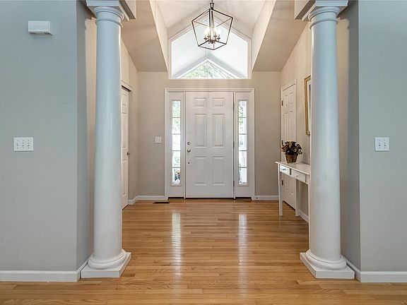 3rd image of 1605 Vintage Oak Ct