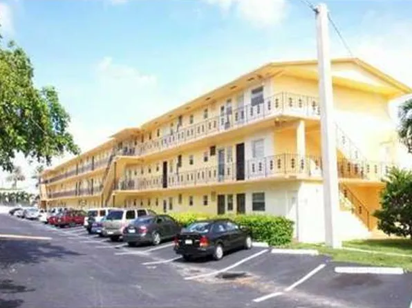 2940 Ne 203rd St, Miami, FL 33180