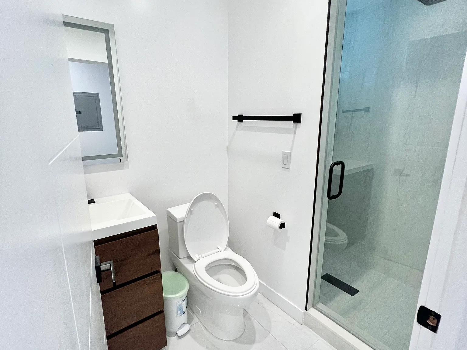 2 bed, 1000 sqft, $3,000 — Photo 3