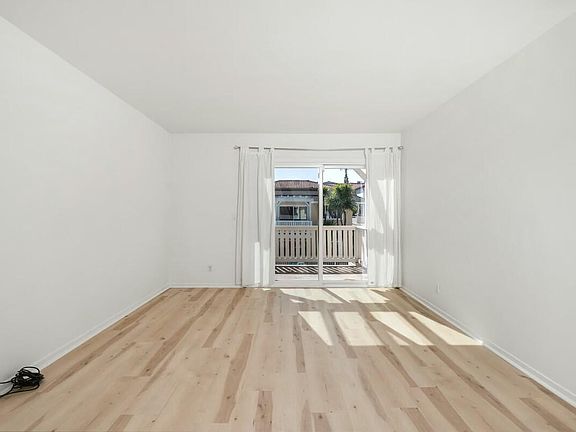 5th image of 3663 San Remo Dr APT 1D