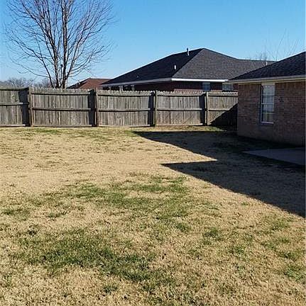 3rd image of 820 Sunflower St