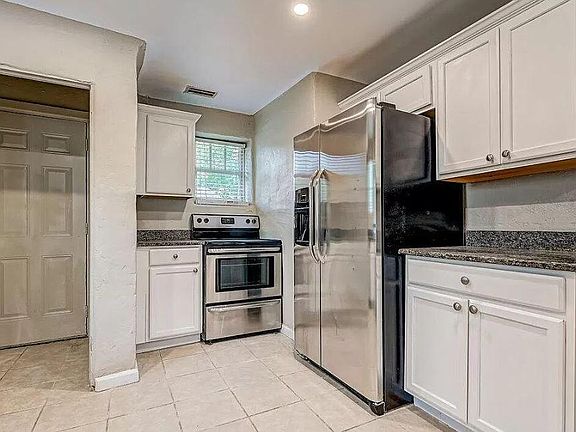 5th image of 3884 Valencia Rd