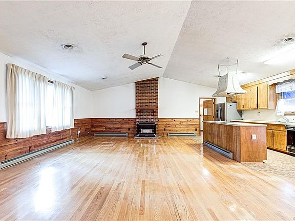 5th image of 9045 Woodlawn Dr