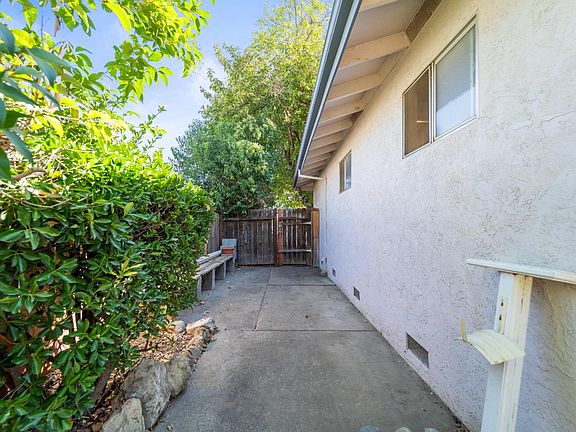3rd image of 210 Ashley Avenue