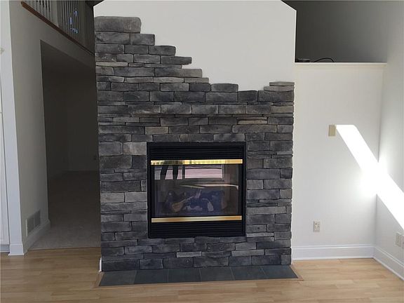 5th image of 281 White Oak Ter