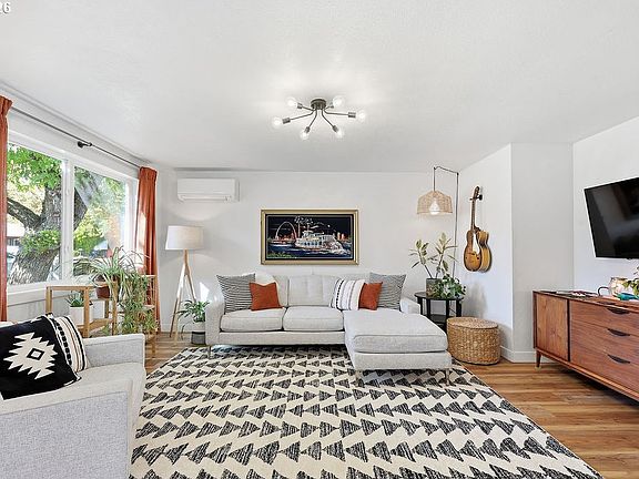 3rd image of 2727 Edison St