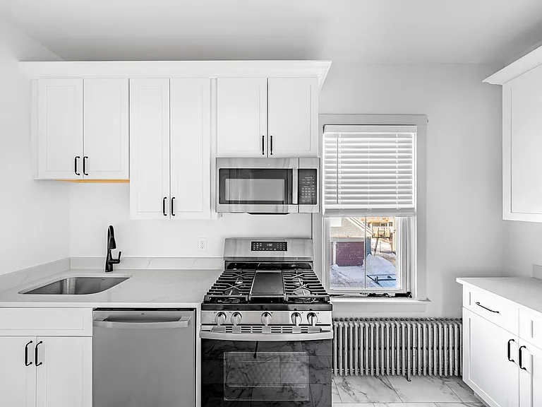 107 Caroline St — Photo 2