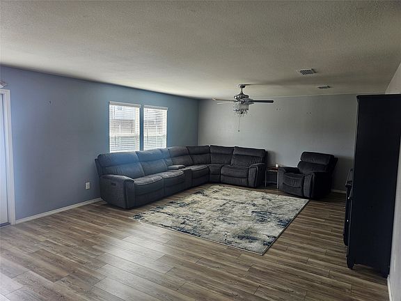 4th image of 1045 Knightly Ln